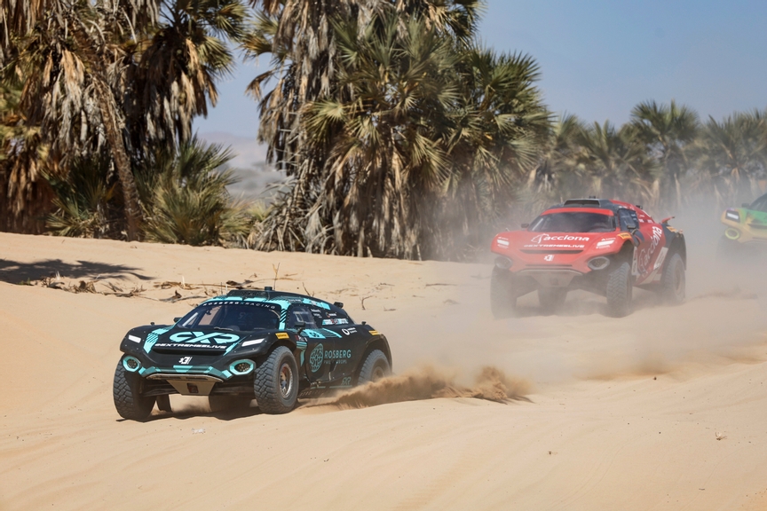 MARCH 12: Mikaela Ahlin-Kottulinsky (SWE) / Johan Kristoffersson (SWE), Rosberg X Racing, leads Laia Sanz (ESP) / Mattias Ekstrom (SWE), Acciona | Sainz XE Team during the Desert X-Prix on March 12, 2023. (Photo by Sam Bloxham / LAT Images)