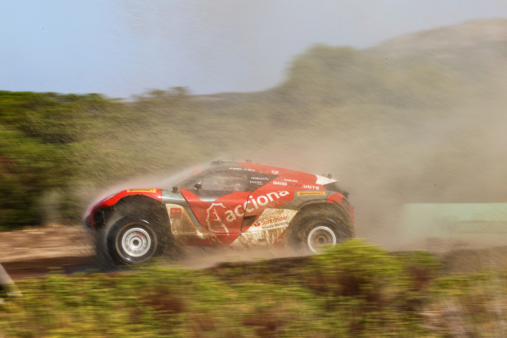 CAPO TEULADA, SARDINIA, ITALY - SEPTEMBER 15: Laia Sanz (ESP) / Mattias Ekstrom (SWE), Acciona | Sainz XE Team during the Island X-Prix II on September 15, 2023 in Capo Teulada, Sardinia, Italy. (Photo by Colin McMaster / LAT Images)