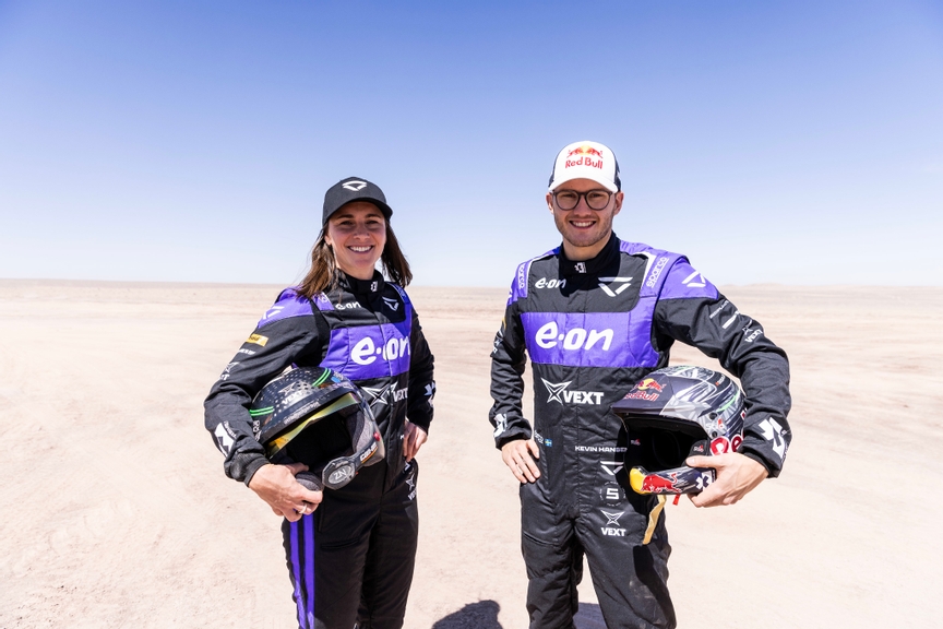 NOVEMBER 30: Molly Taylor (AUS), Veloce Racing, and Kevin Hansen (SWE), Veloce Racing during the Copper X-Prix, Chile on November 30, 2023. (Photo by Andrew Ferraro / LAT Images)