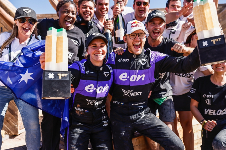 DECEMBER 03: Molly Taylor (AUS) / Kevin Hansen (SWE), Veloce Racing, 1st position, celebrate with their team on the podium during the Copper X-Prix, Chile on December 03, 2023. (Photo by Andrew Ferraro / LAT Images)