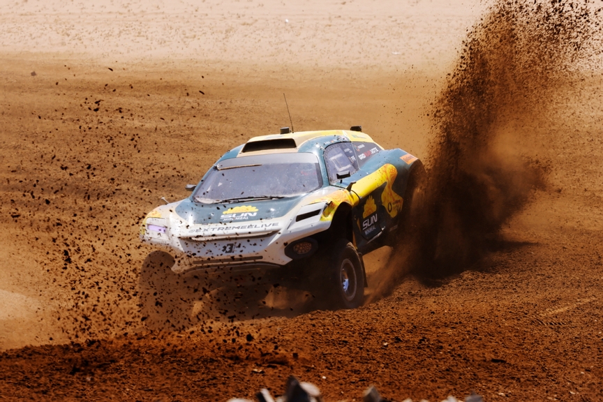FEBRUARY 18: Klara Andersson (SWE) / Timo Scheider (DEU), SUN Minimeal Team during the Saudi Arabia on February 18, 2024. (Photo by Andrew Ferraro / LAT Images)