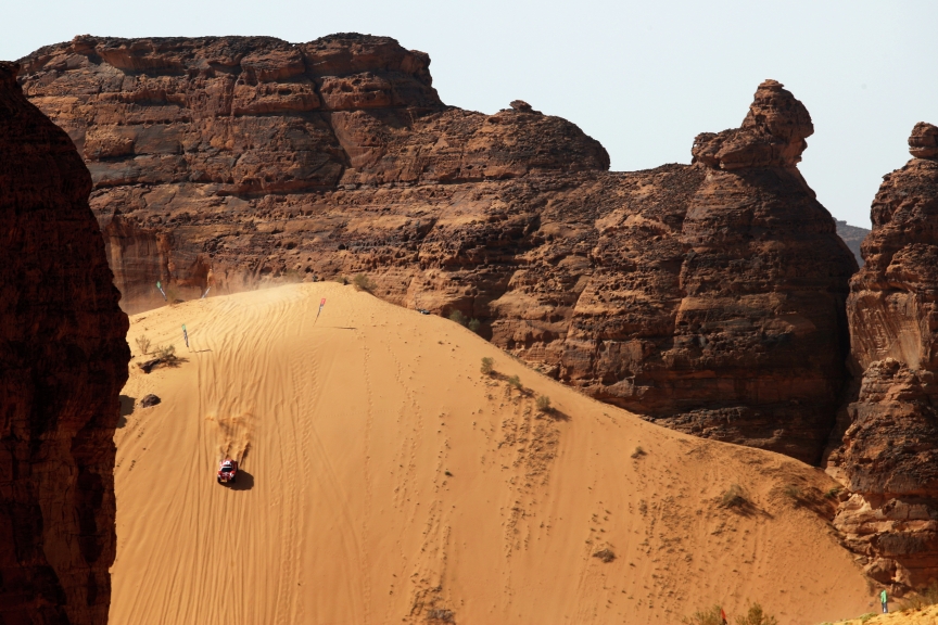 ALULA, SAUDI ARABIA - APRIL 03: Laia Sanz/Carlos Sainz (ESP), Acciona | Sainz XE Team during the Desert X-Prix at AlUla on April 03, 2021 in AlUla, Saudi Arabia. (Photo by Zak Mauger / LAT Images)