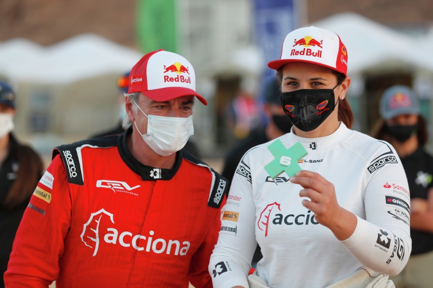 ALULA, SAUDI ARABIA - APRIL 02: Extreme E qualifying group lottery draw.
Laia Sanz/Carlos Sainz (ESP), Acciona | Sainz XE Team during the Desert X-Prix at AlUla on April 02, 2021 in AlUla, Saudi Arabia. (Photo by Sam Bloxham / LAT Images)