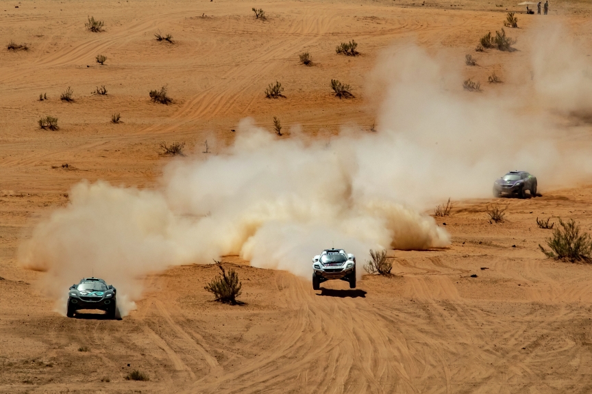ALULA, SAUDI ARABIA - APRIL 04: Molly Taylor (AUS)/Johan Kristoffersson (SWE), Rosberg X Racing Catie Munnings (GBR)/Timmy Hansen (SWE), Andretti United Extreme E Cristina Gutierrez (ESP)/Sebastien Loeb (FRA), X44 during the Desert X-Prix at AlUla on April 04, 2021 in AlUla, Saudi Arabia. (Photo by Colin McMaster / LAT Images)