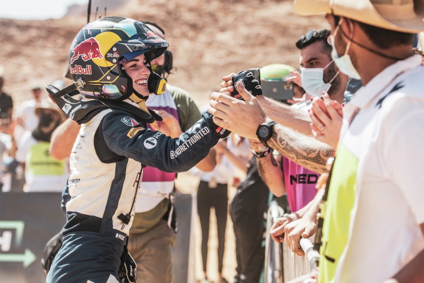 ALULA, SAUDI ARABIA - APRIL 04: Catie Munnings (GBR), Andretti United Extreme E during the Desert X-Prix at AlUla on April 04, 2021 in AlUla, Saudi Arabia. (Photo by Charly Lopez / LAT Images)