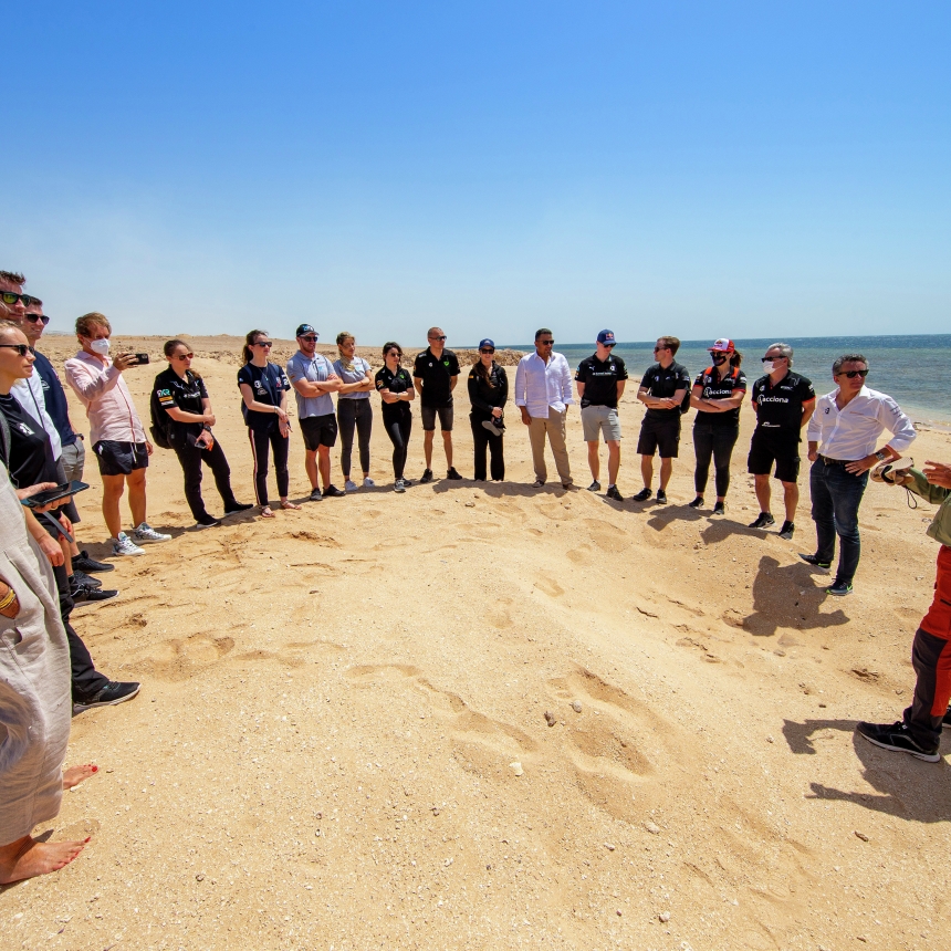 MARCH 31: The drivers attend a briefing on the beach during the Saudi Arabia on March 31, 2021. (Photo by Colin McMaster / LAT Images)