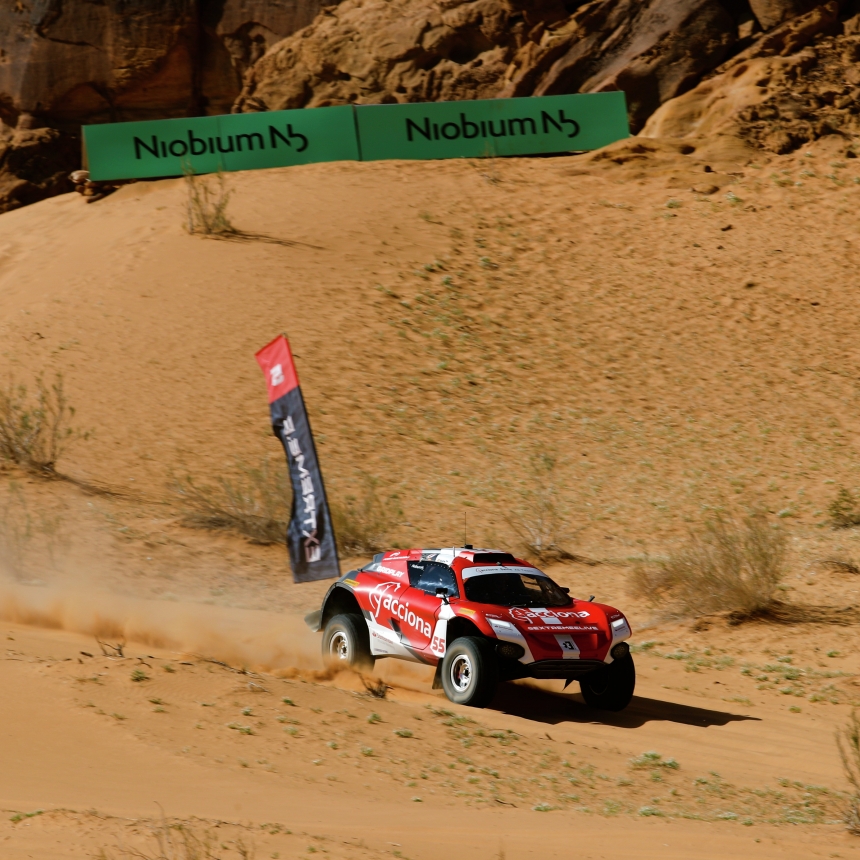ALULA, SAUDI ARABIA - APRIL 03: Laia Sanz/Carlos Sainz (ESP), Acciona | Sainz XE Team during the Desert X-Prix at AlUla on April 03, 2021 in AlUla, Saudi Arabia. (Photo by Zak Mauger / LAT Images)