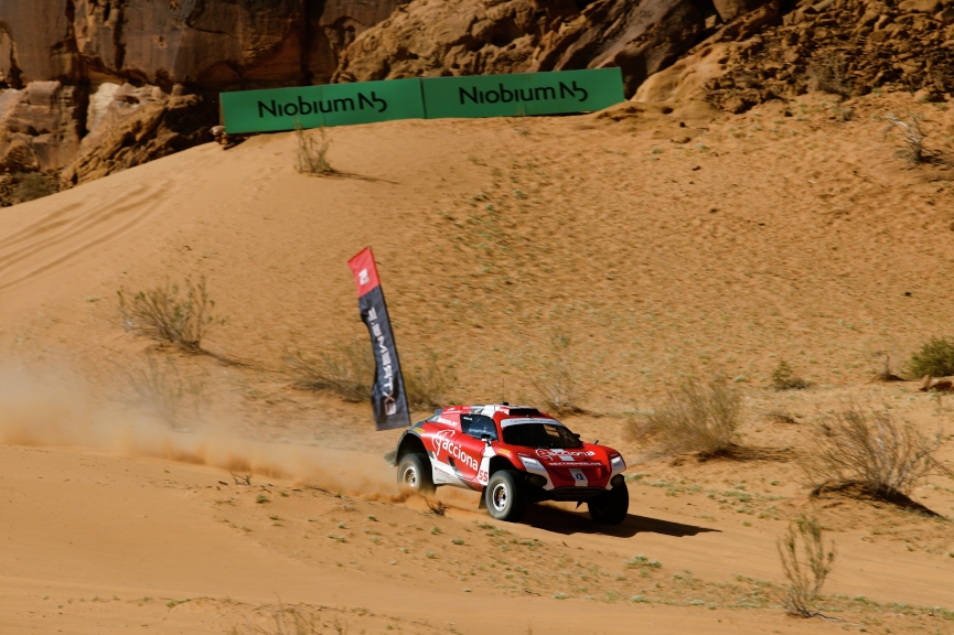 ALULA, SAUDI ARABIA - APRIL 03: Laia Sanz/Carlos Sainz (ESP), Acciona | Sainz XE Team during the Desert X-Prix at AlUla on April 03, 2021 in AlUla, Saudi Arabia. (Photo by Zak Mauger / LAT Images)