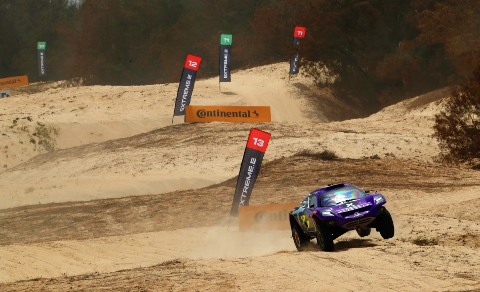 LAC ROSE, SENEGAL - MAY 29: Cristina Gutierrez (ESP)/Sebastien Loeb (FRA), X44 during the Ocean X-Prix at Lac Rose on May 29, 2021 in Lac Rose, Senegal. (Photo by Colin McMaster / LAT Images)