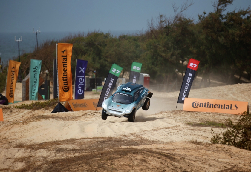 LAC ROSE, SENEGAL - MAY 29: Claudia Hurtgen (GER)/Mattias Ekstrom (SWE), ABT CUPRA XE during the Ocean X-Prix at Lac Rose on May 29, 2021 in Lac Rose, Senegal. (Photo by Andrew Ferraro / LAT Images)