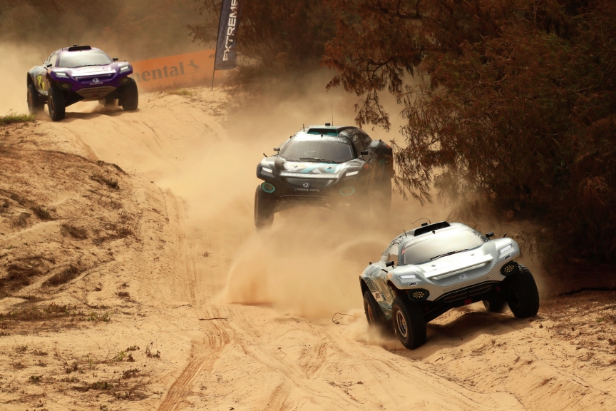 LAC ROSE, SENEGAL - MAY 30: Jutta Kleinschmidt (GER)/Mattias Ekstrom (SWE), ABT CUPRA XE Molly Taylor (AUS)/Johan Kristoffersson (SWE), Rosberg X Racing Cristina Gutierrez (ESP)/Sebastien Loeb (FRA), X44 during the Ocean X-Prix at Lac Rose on May 30, 2021 in Lac Rose, Senegal. (Photo by Colin McMaster / LAT Images)