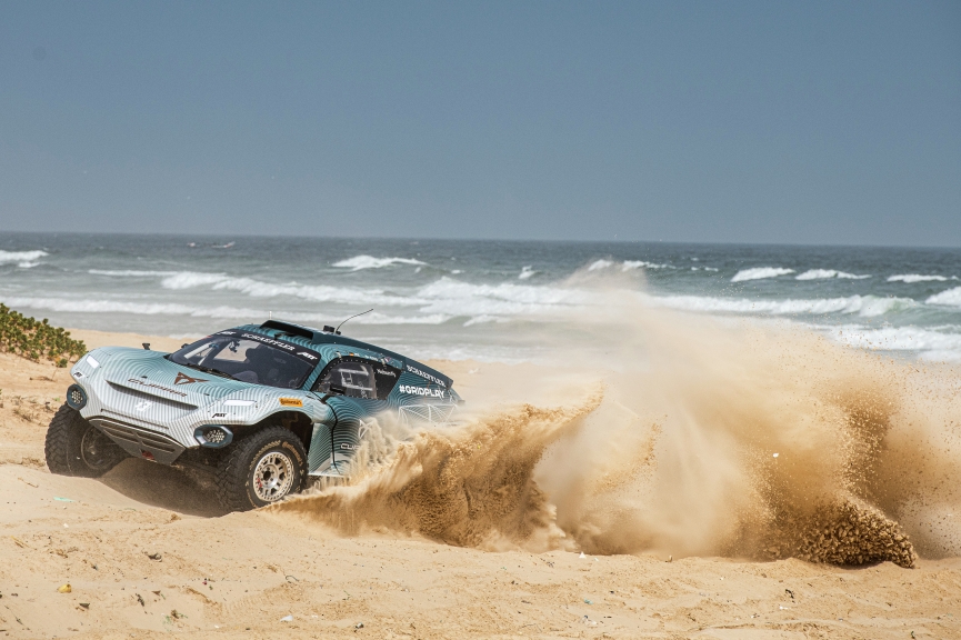 LAC ROSE, SENEGAL - MAY 30: Jutta Kleinschmidt (GER)/Mattias Ekstrom (SWE), ABT CUPRA XE during the Ocean X-Prix at Lac Rose on May 30, 2021 in Lac Rose, Senegal. (Photo by Charly Lopez / LAT Images)