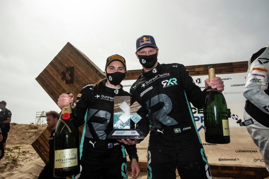 LAC ROSE, SENEGAL - MAY 30: Molly Taylor (AUS)/Johan Kristoffersson (SWE), Rosberg X Racing , 1st position, trophy during the Ocean X-Prix at Lac Rose on May 30, 2021 in Lac Rose, Senegal. (Photo by Andrew Ferraro / LAT Images)