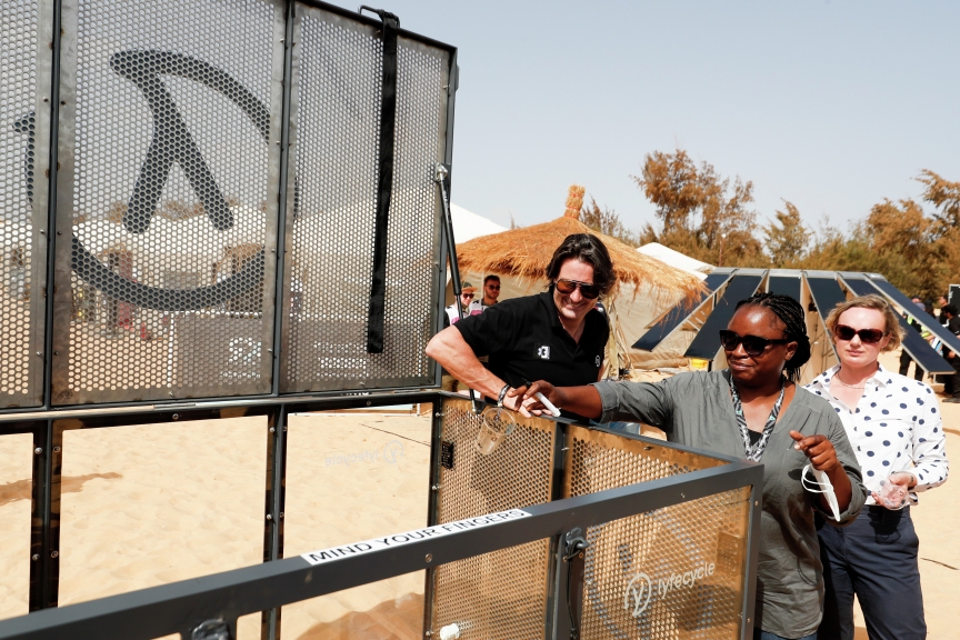 LAC ROSE, SENEGAL - MAY 28: Niall Dunne, CEO of Polymateria and Fatou Tabane Diouf demonstrate the LyfeCycle concept in a presentation on the beach during the Ocean X-Prix at Lac Rose on May 28, 2021 in Lac Rose, Senegal. (Photo by Sam Bloxham / LAT Images)