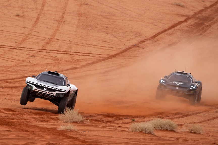FEBRUARY 19: Sara Price (USA) / Kyle Leduc (USA), Chip Ganassi Racing, leads Jutta Kleinschmidt (GER) / Nasser Al-Attiyah (QAT), Abt Cupra XE during the Saudi Arabia on February 19, 2022. (Photo by Alastair Staley / LAT Images)