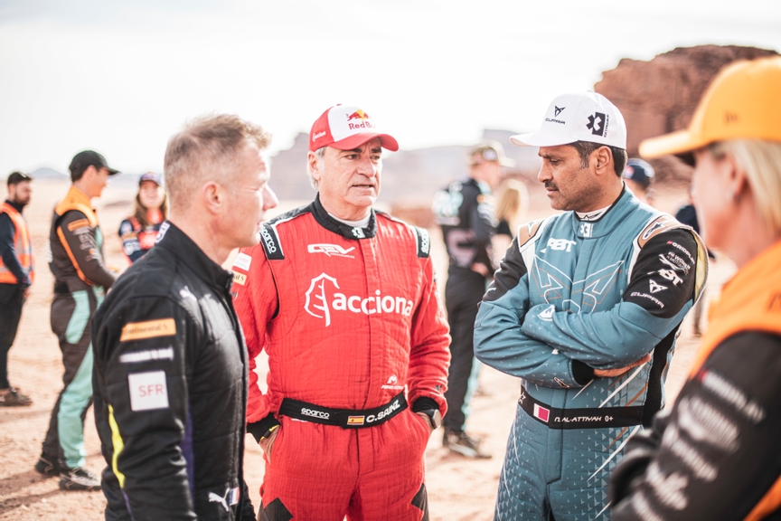 FEBRUARY 17: Sebastien Loeb (FRA), Team X44 Carlos Sainz (ESP), Acciona | Sainz XE Team Nasser Al-Attiyah (QAT), Abt Cupra XE during the Saudi Arabia on February 17, 2022. (Photo by Charly Lopez / LAT Images)