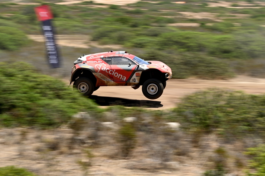 JULY 07: Laia Sanz (ESP) / Carlos Sainz (ESP), Acciona | Sainz XE Team during the Sardinia on July 07, 2022. (Photo by Sam Bagnall / LAT Images)