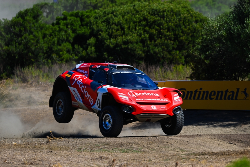 CAPO TEULADA, SARDINIA, ITALY - JULY 09: Laia Sanz (ESP) / Carlos Sainz (ESP), Acciona | Sainz XE Team during the Sardinia II on July 09, 2022 in Capo Teulada, Sardinia, Italy. (Photo by Sam Bagnall / LAT Images)