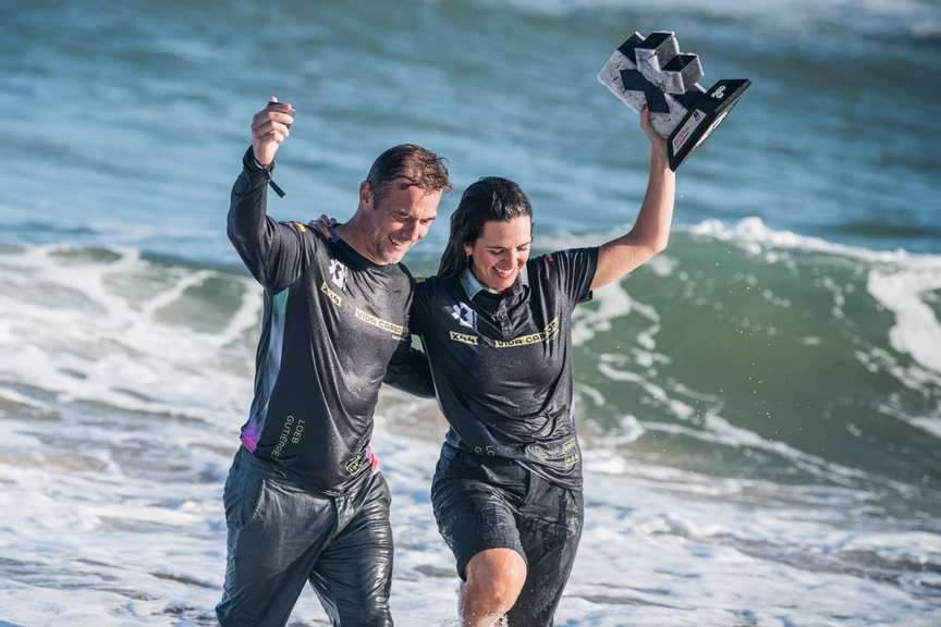 NOVEMBER 27: Sebastien Loeb (FRA), Team X44, and Cristina Gutierrez (ESP), Team X44, celebrate on the beach with their trophy after winning the 2022 Extreme E championship during the Punta del Este on November 27, 2022. (Photo by Charly Lopez / LAT Images)